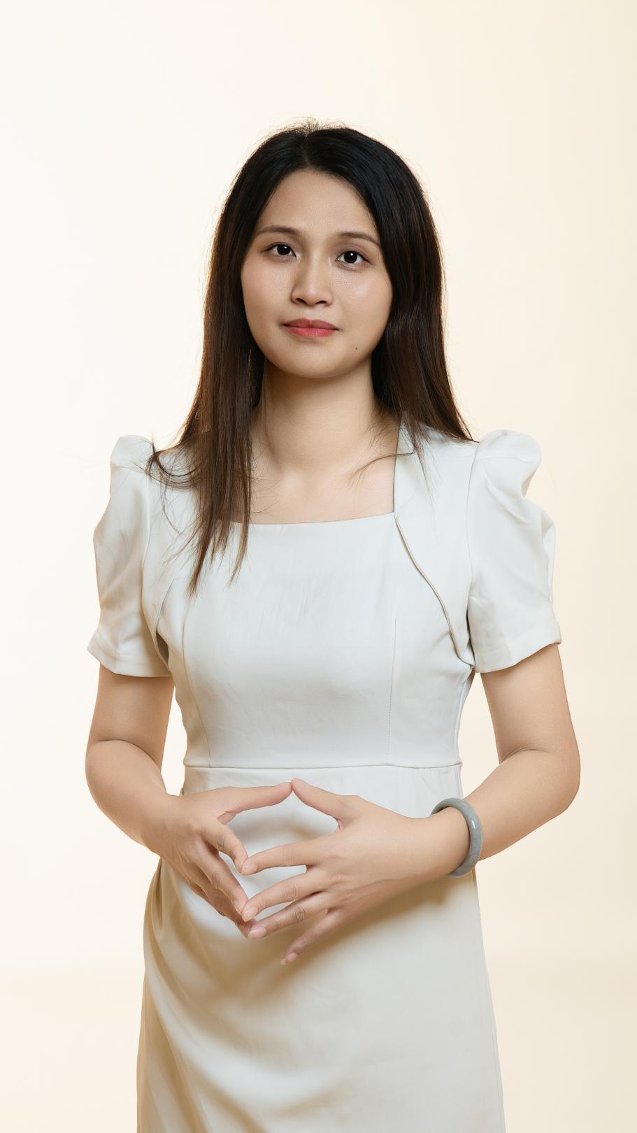 公共外语教研室主任 黄思荧